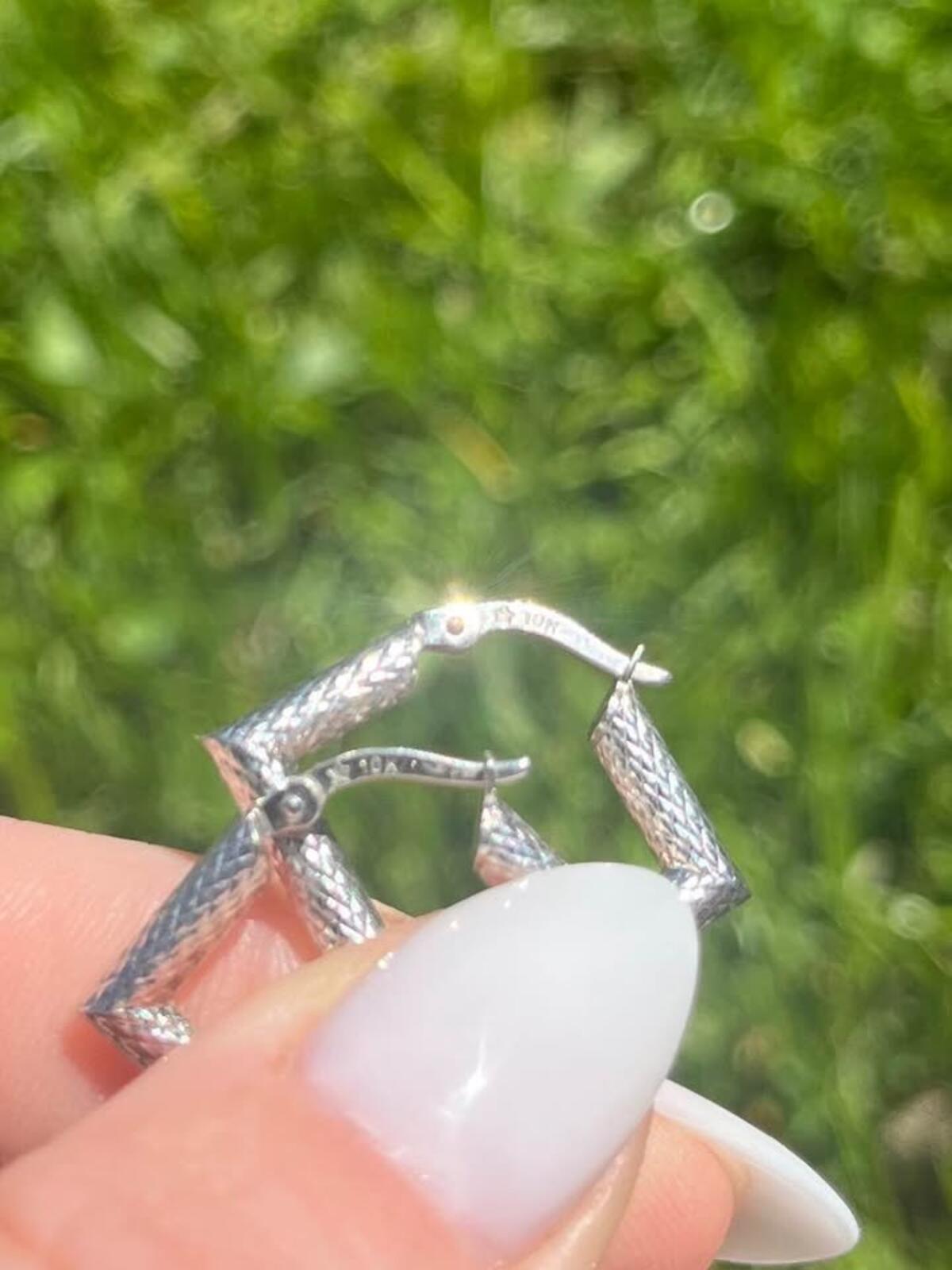 10k White Gold Geometric Hoop Earrings - 2.14g