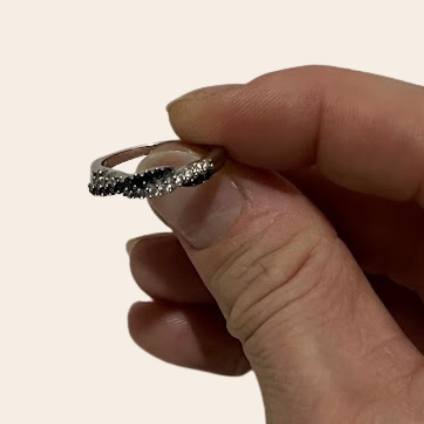 10K White Gold Black & White Diamond Twist Ring | Solid Gold | Size 6