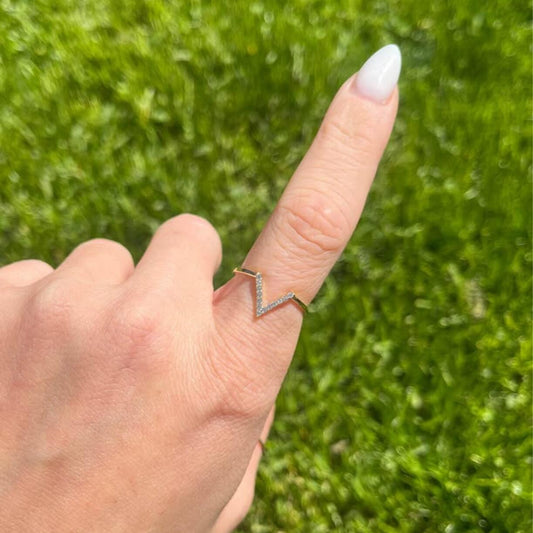 10K Yellow Gold V / Chevron Ring - Size 8