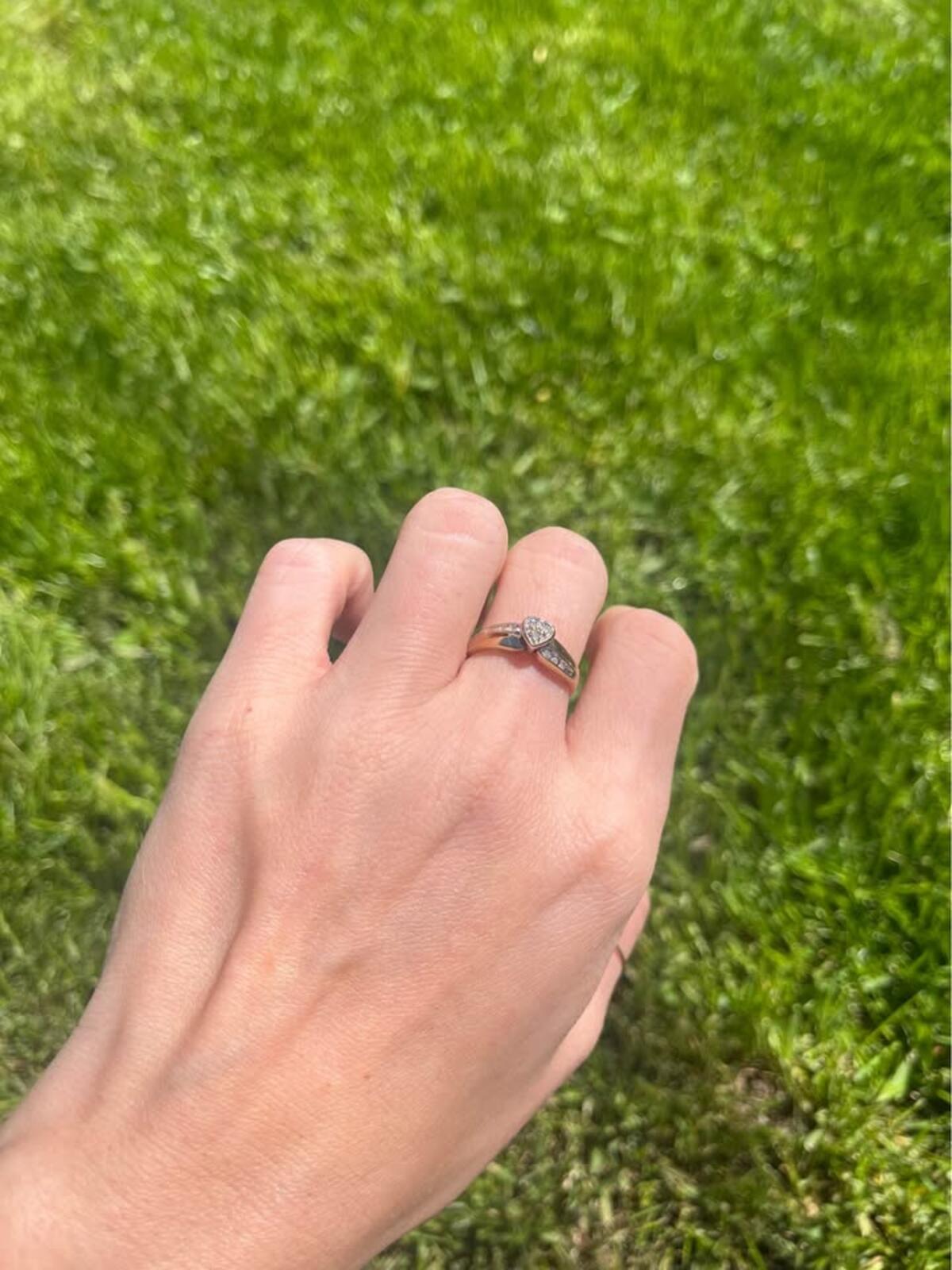 10k Yellow Gold + Natural Diamond Heart Ring - 2.33g - Size 7