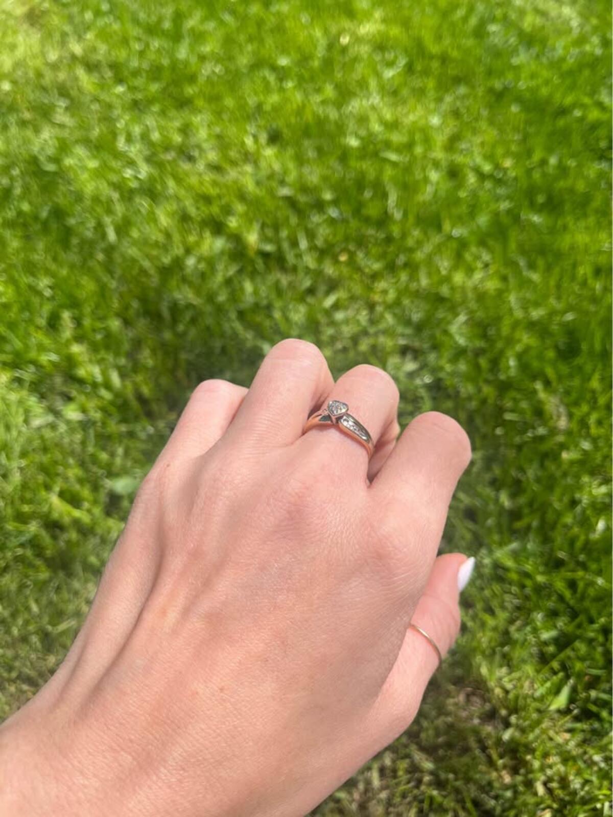 10k Yellow Gold + Natural Diamond Heart Ring - 2.33g - Size 7