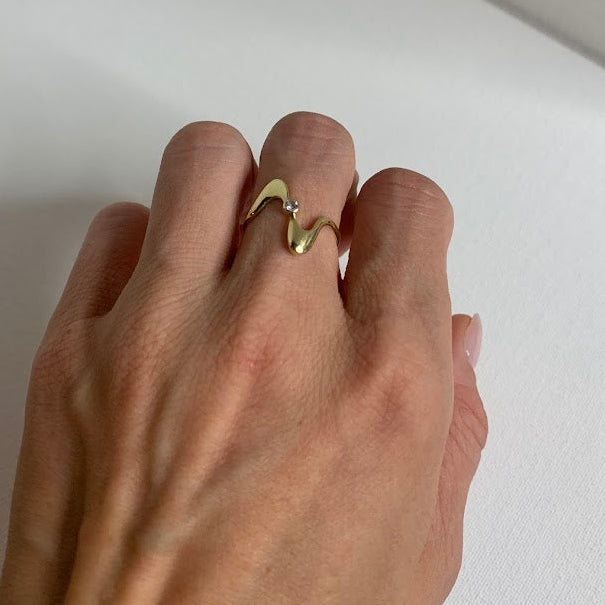 Vintage 14K Gold Wave Ring | CZ Accent | Size 6.75