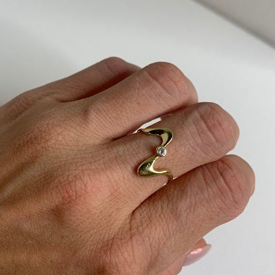 Vintage 14K Gold Wave Ring | CZ Accent | Size 6.75