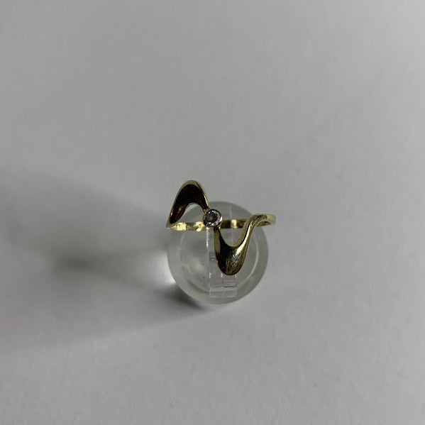 Vintage 14K Gold Wave Ring | CZ Accent | Size 6.75
