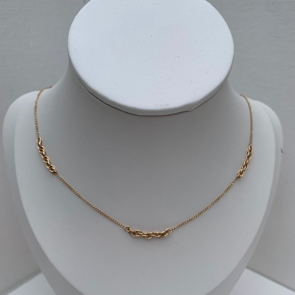 10K Gold Curb Link Station Necklace | 2.34g | 15"