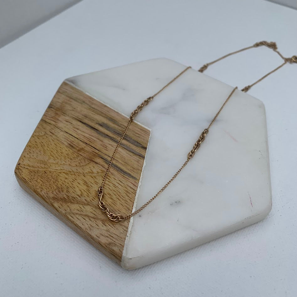 10K Gold Curb Link Station Necklace | 2.34g | 15"