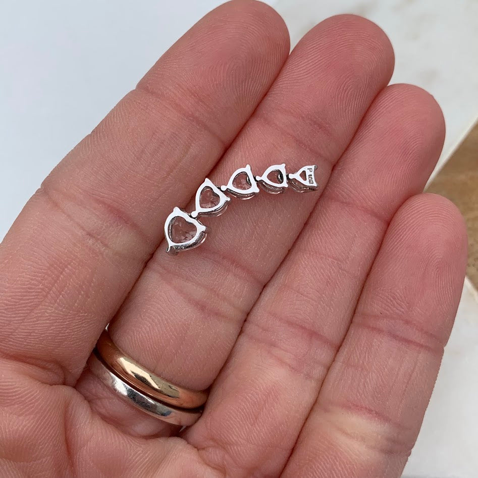 10K White Gold Graduated Heart CZ Pendant