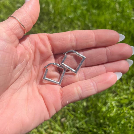 10k White Gold Geometric Hoop Earrings - 2.14g